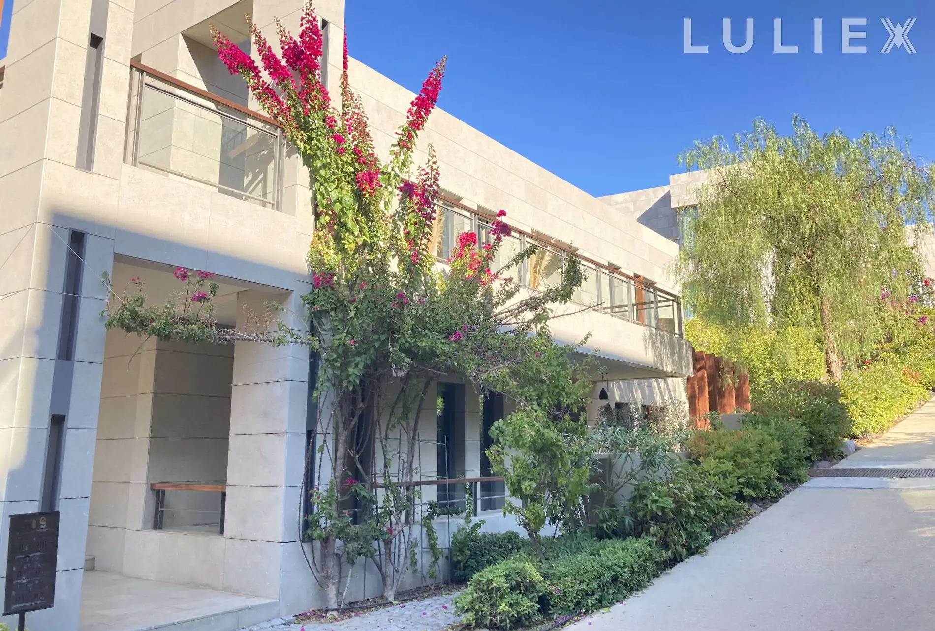 SEAVIEW LUX APARTMENT