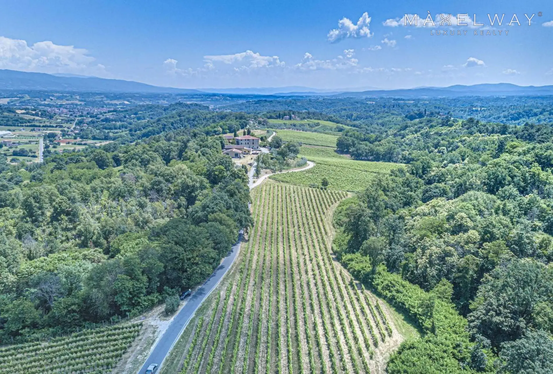 FANTASTIC WINERY IN TUSCANY