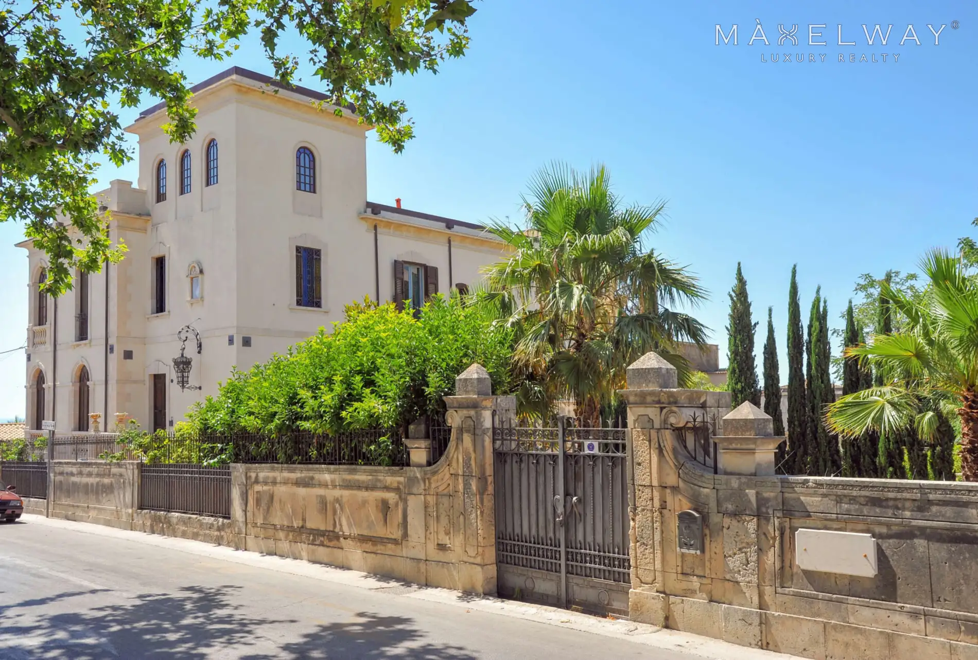 HISTORIC VILLA IN SICILY
