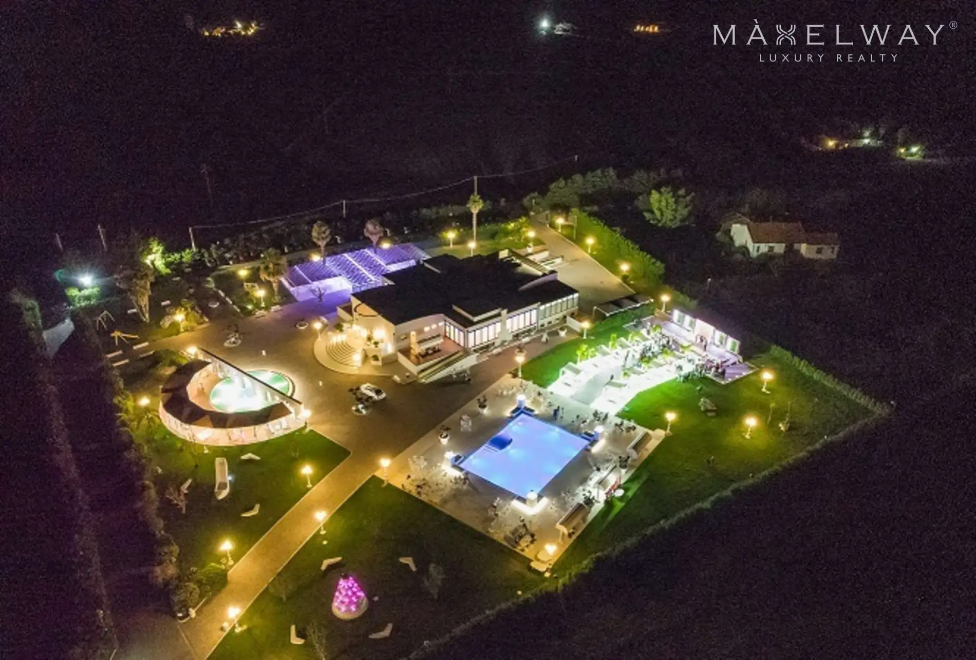 FANTASTIC RESORT