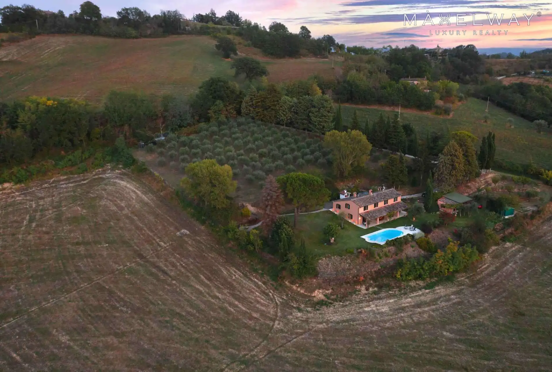 TOP VILLA WITH POOL
