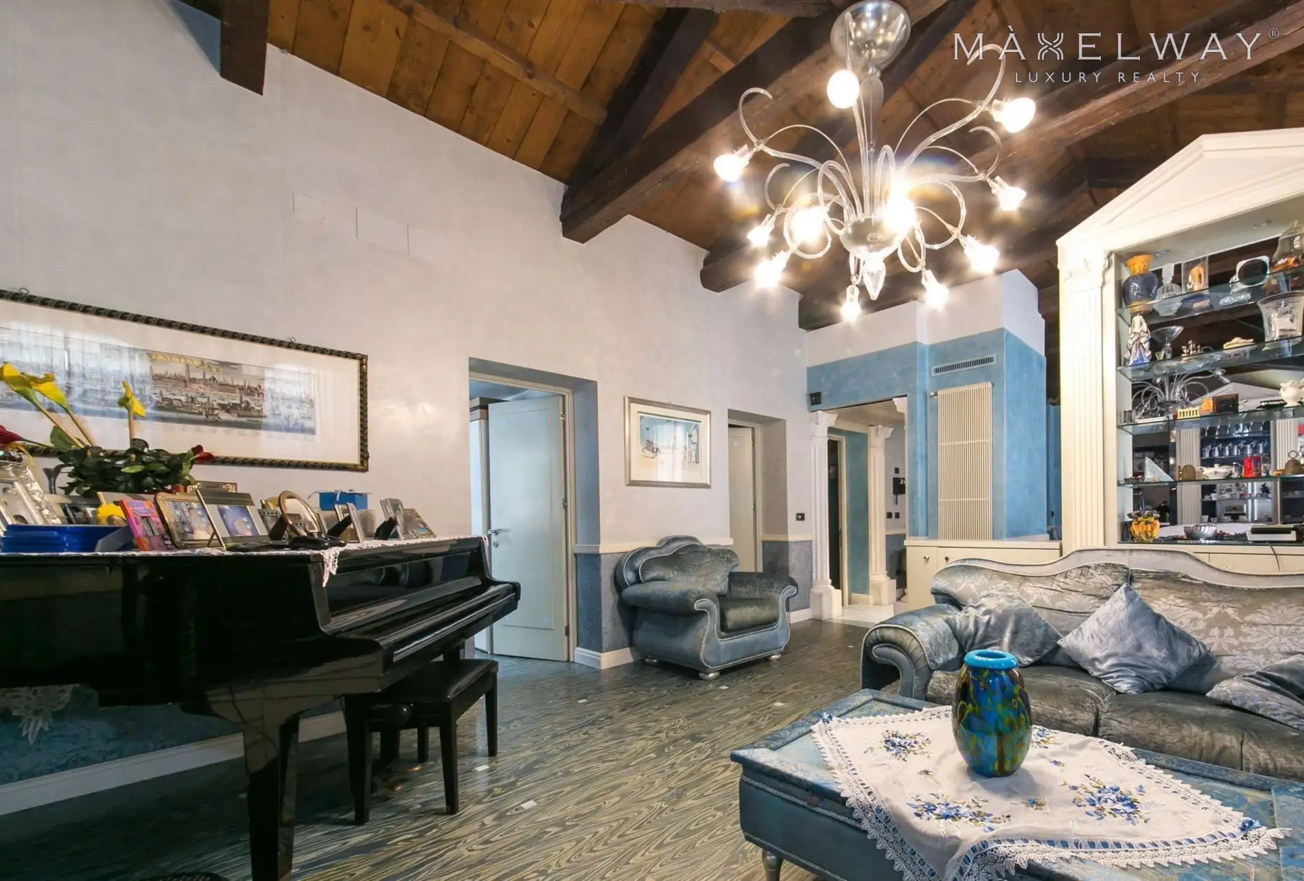 ELEGANT VILLA IN VENICE