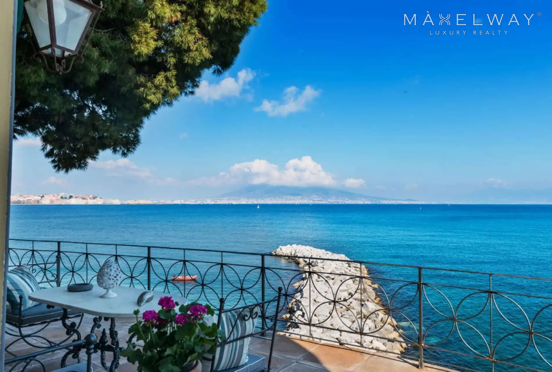 LUXURY VILLA IN POSILLIPO