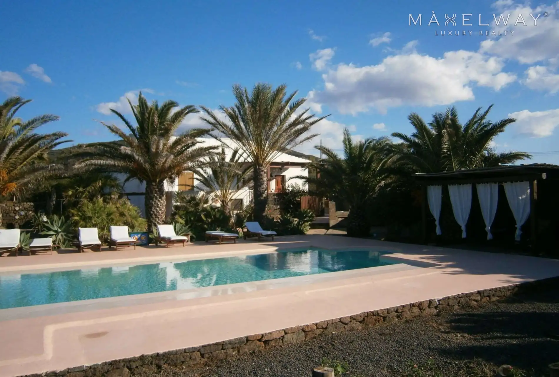 VILLA IN PANTELLERIA