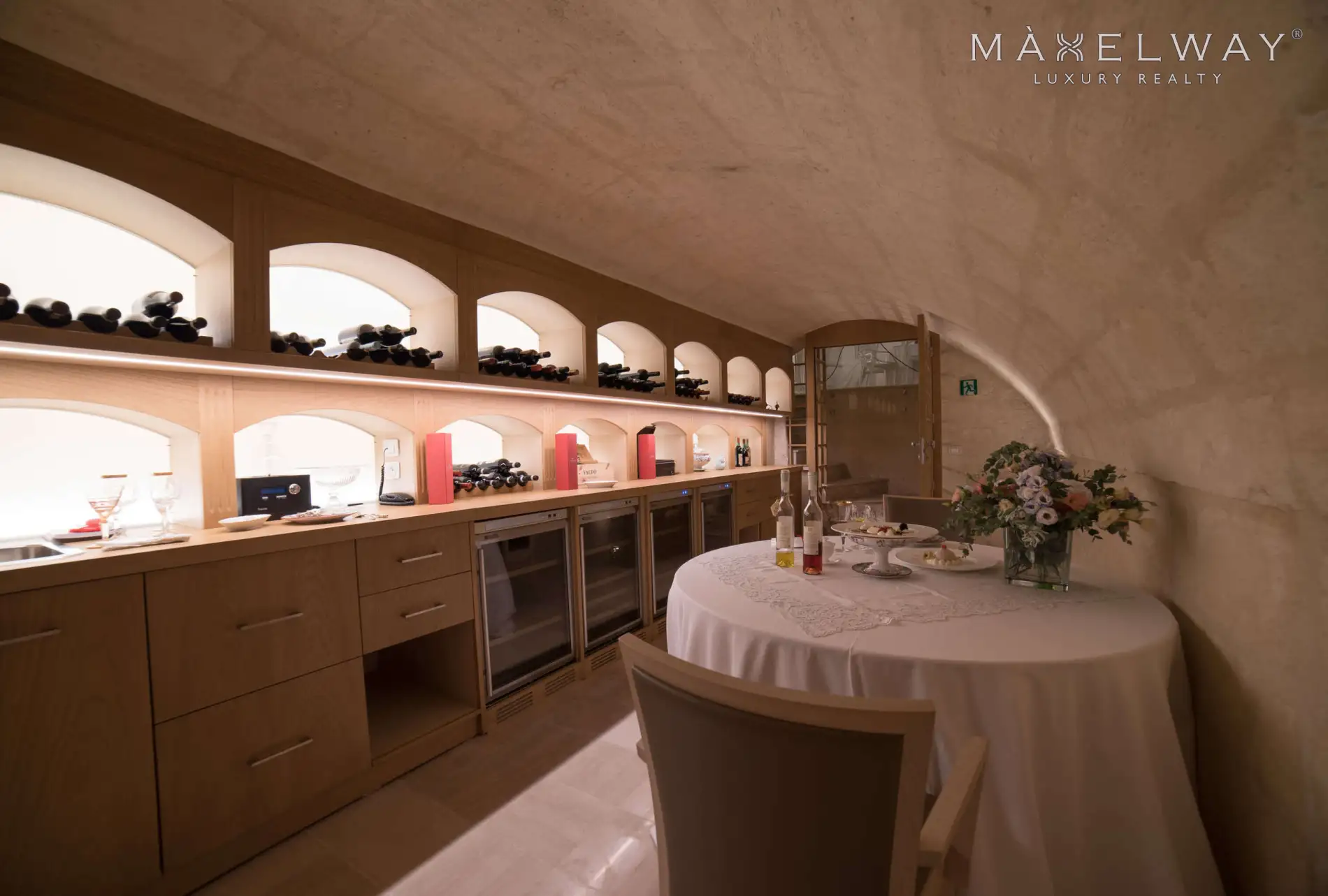 RESTAURANT IN A CAVE