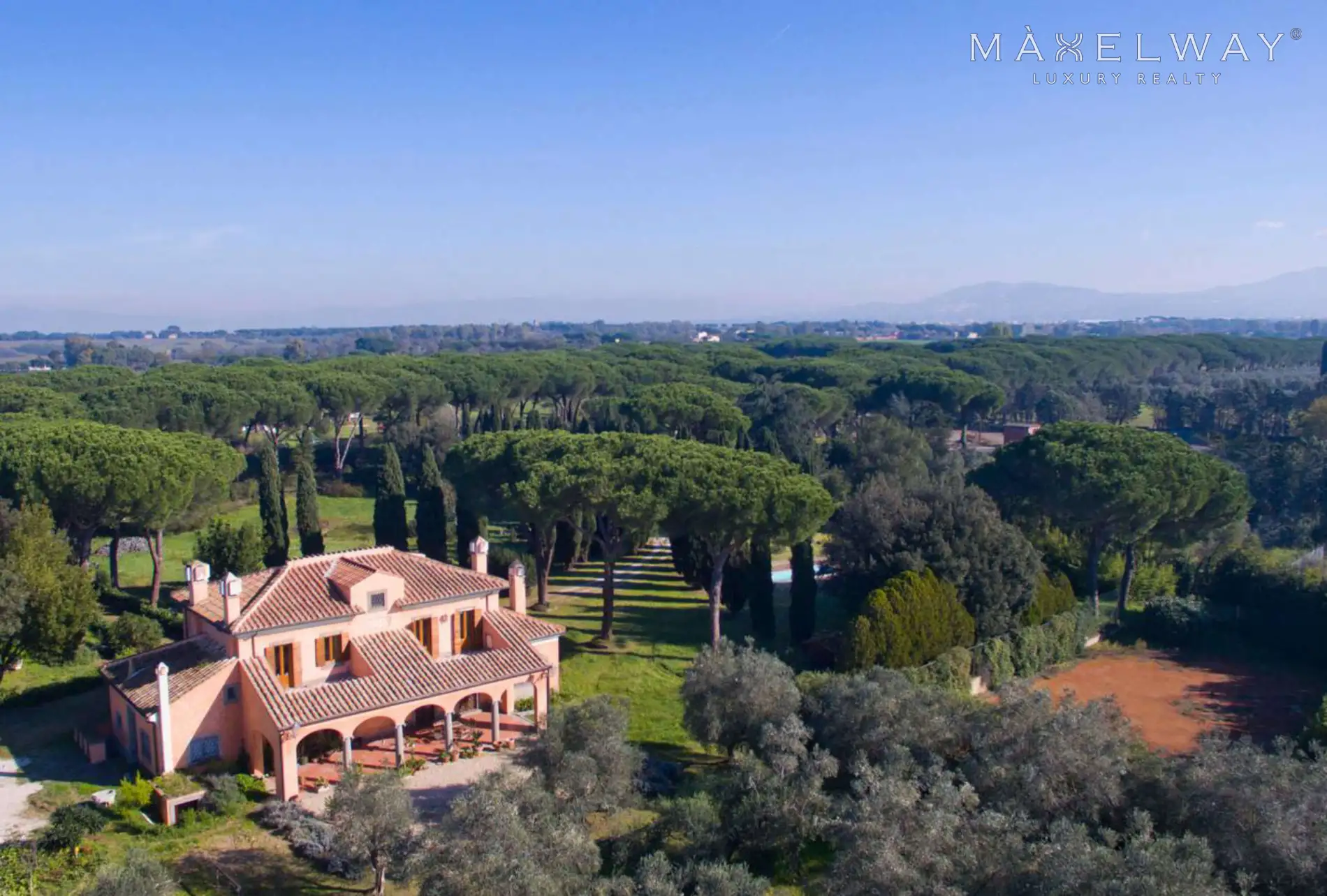LUXURY VILLA IN ROME