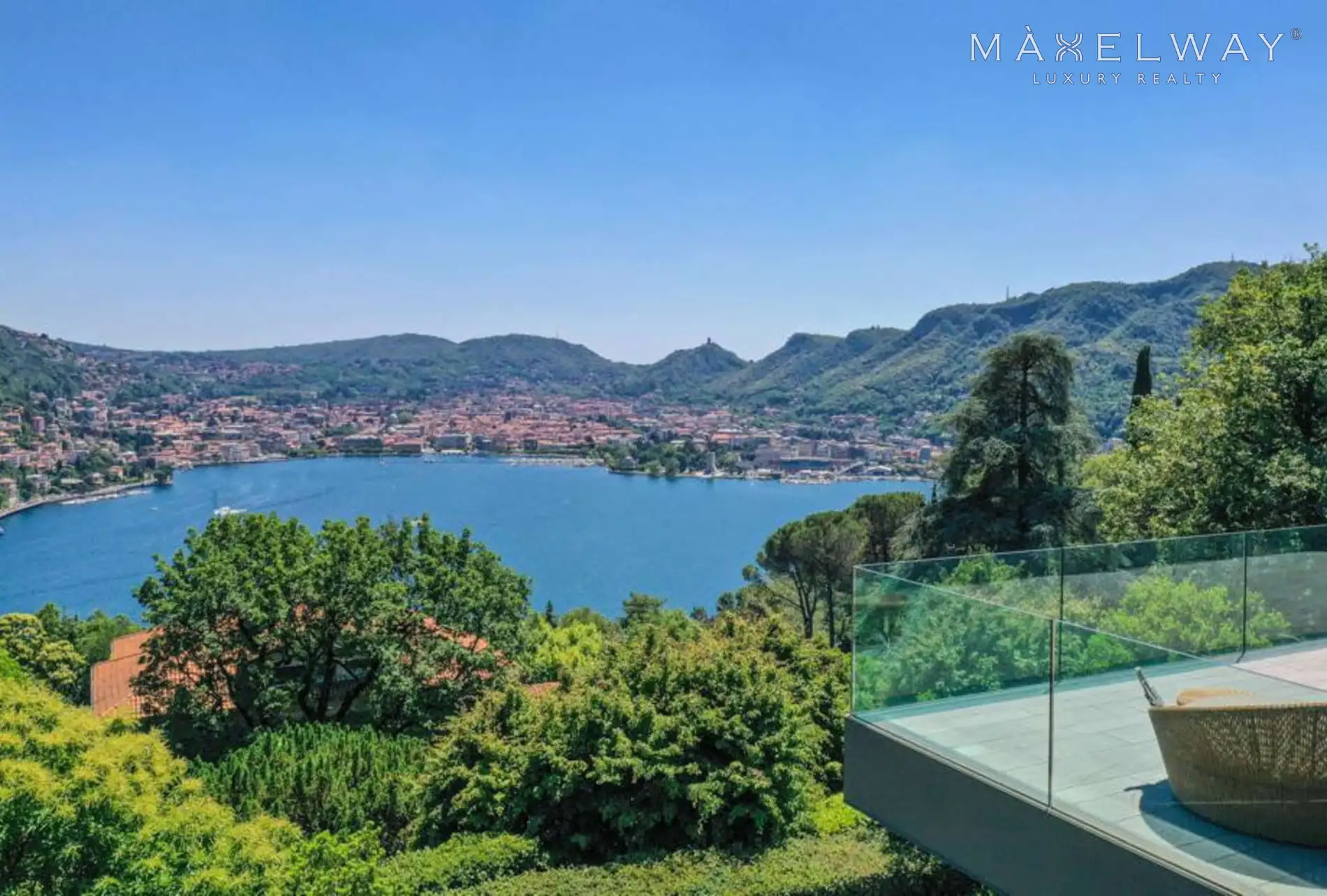 LUXURY LAKE VIEW