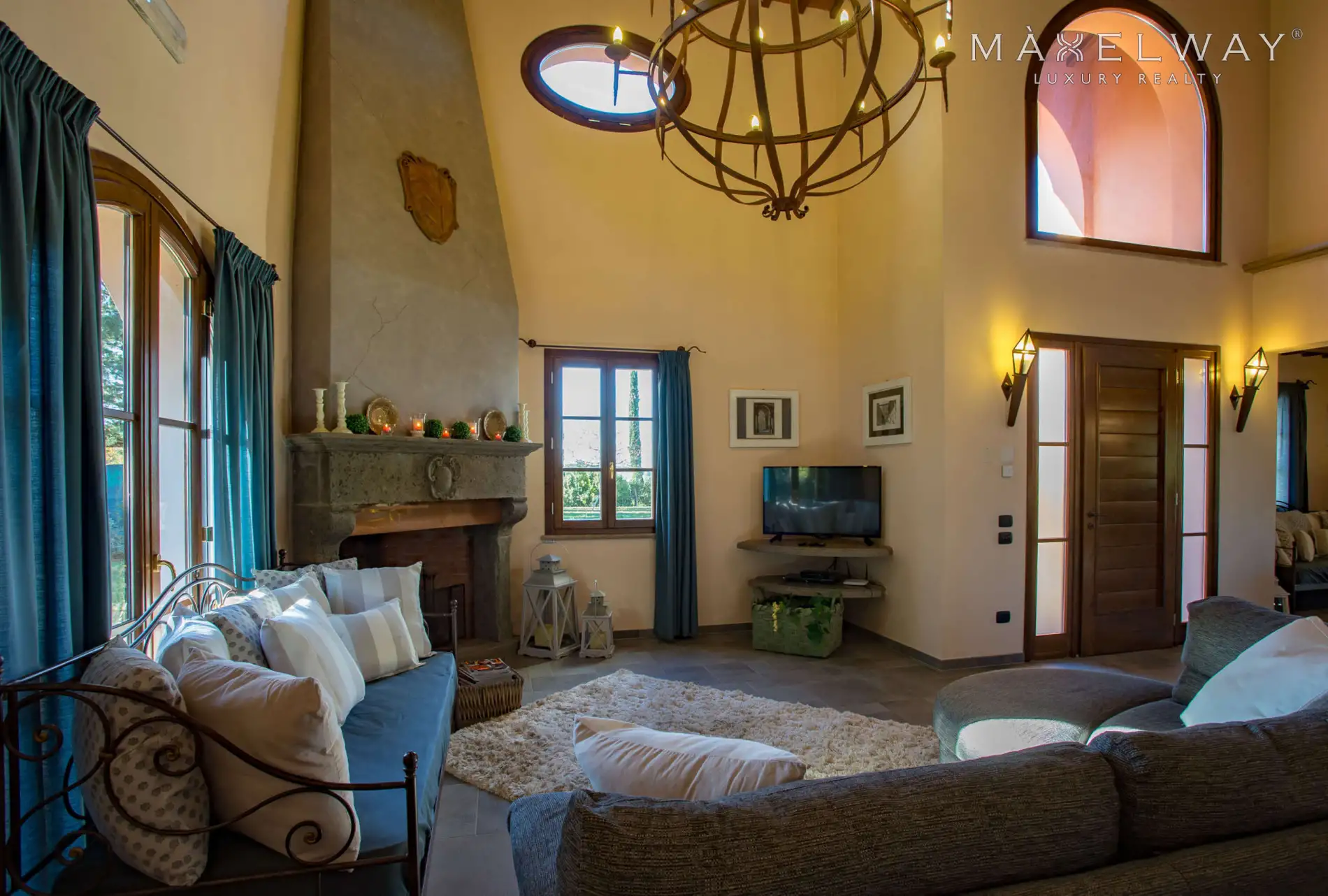  ELEGANT VILLA