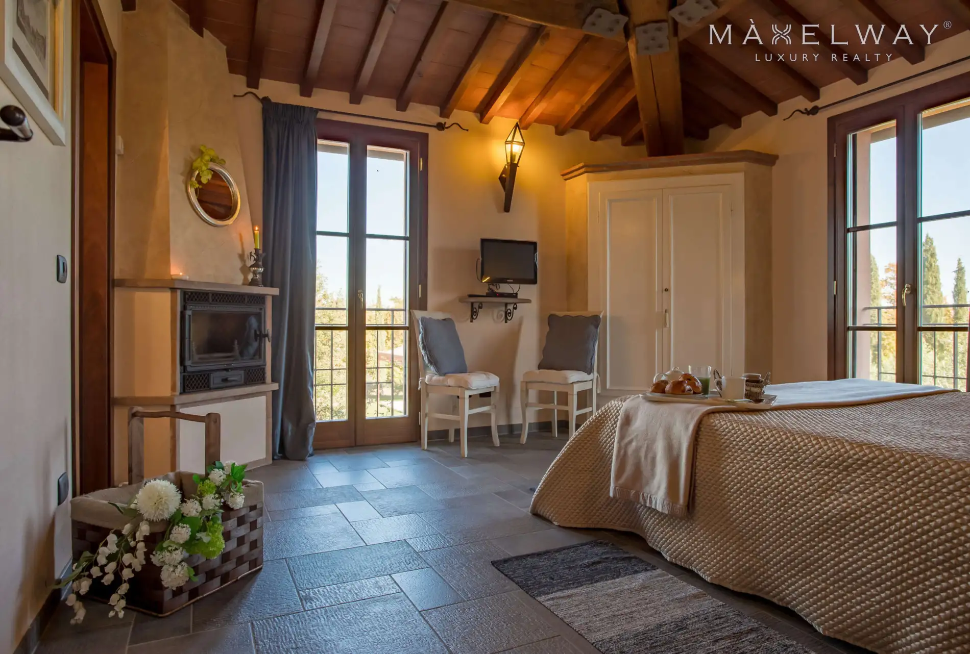  ELEGANT VILLA