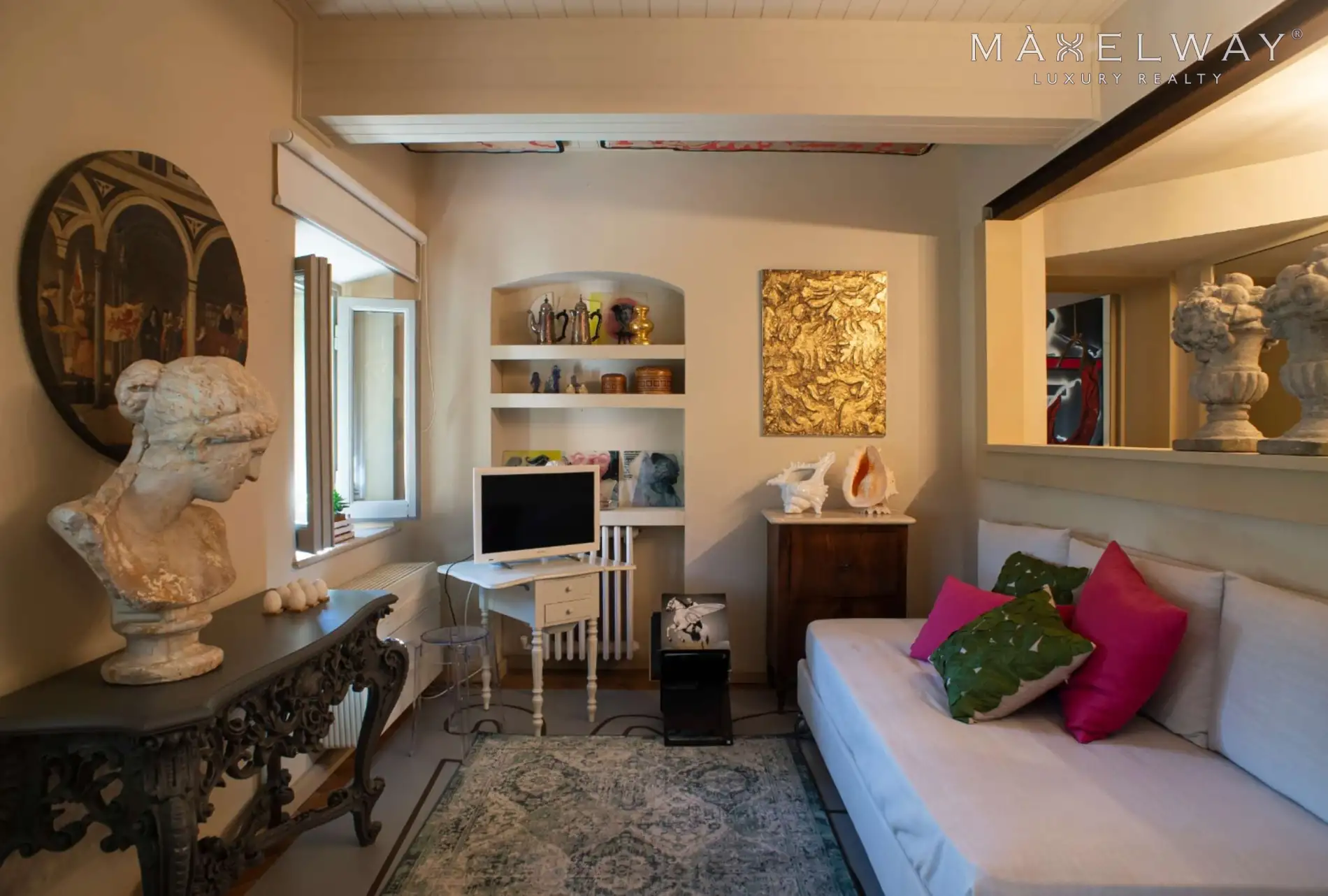 PRESTIGIOUS  PIED-A-TERRE