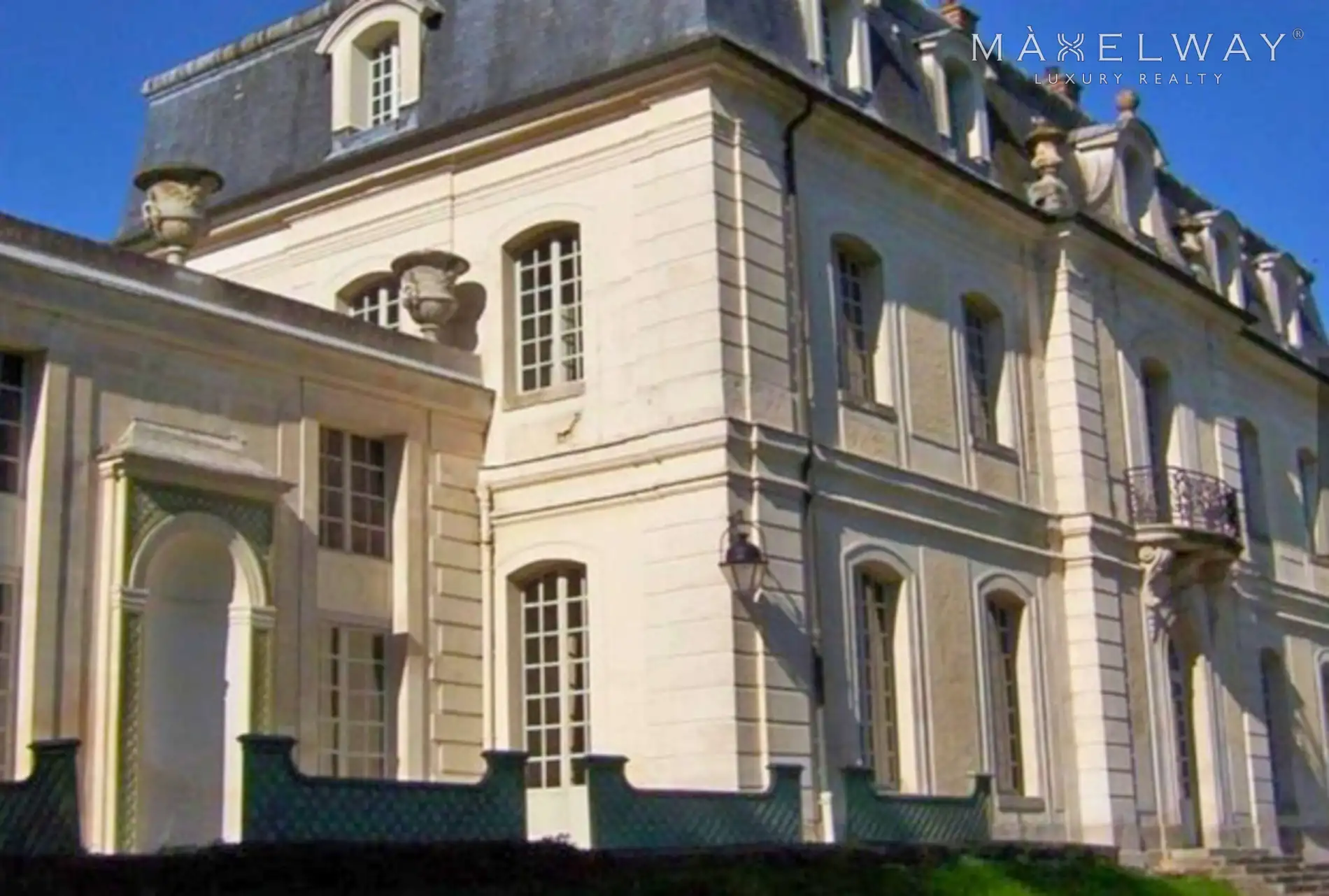 CHATEAU NEAR PARIS