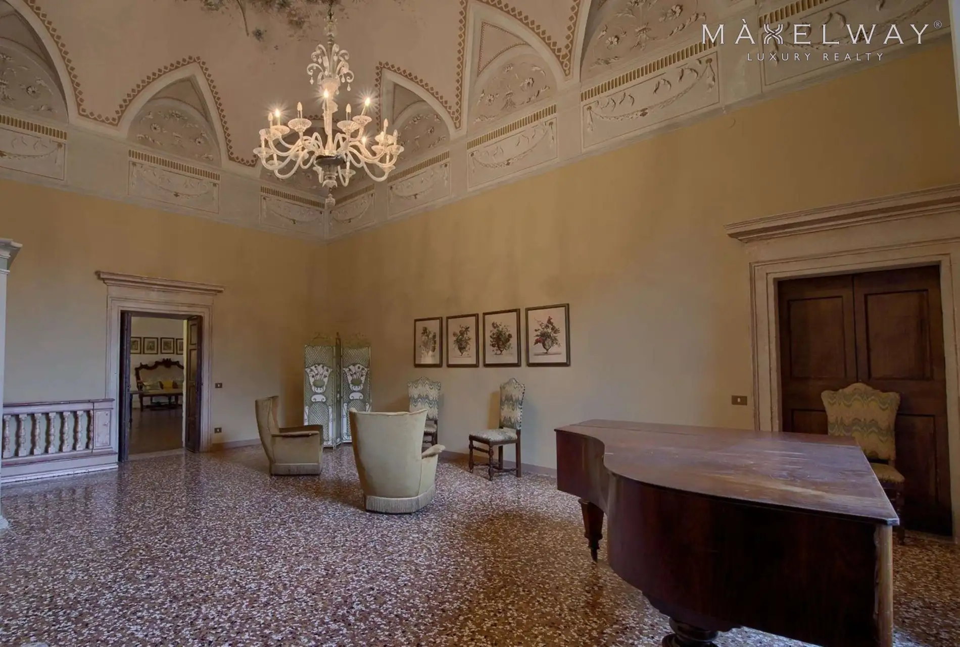 SPLENDID HISTORIC RESIDENCE