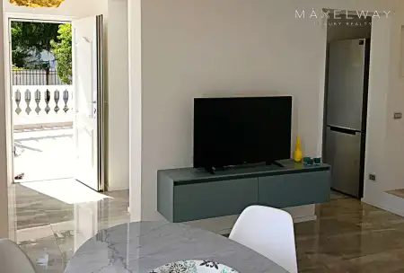 LE PETITE 'BELLEVUE' HOUSE