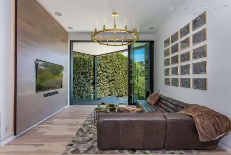 L.A. FAB VILLA