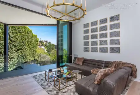 L.A. FAB VILLA
