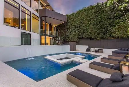 L.A. FAB VILLA