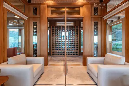 MALIBU MANSION