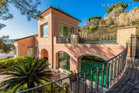 WATERFRONT VILLA