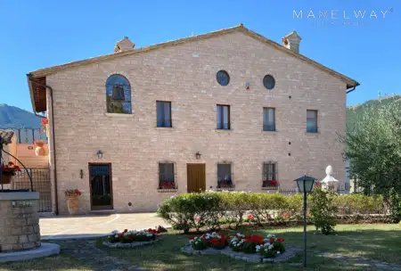 MARCHE COUNTRY HOUSE 