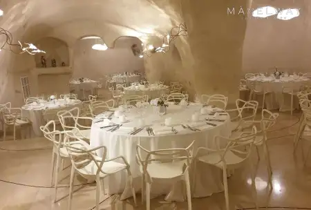 RESTAURANT IN A CAVE