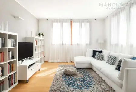 ELEGAN FLAT IN MILAN