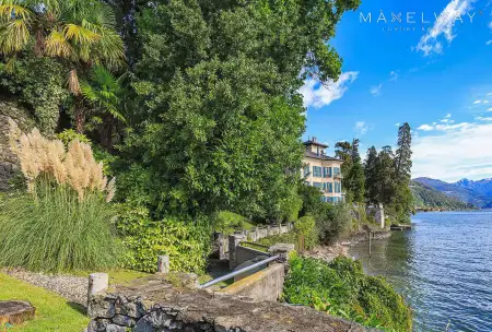 AMAZING LAKE FRONT VILLA