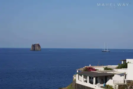 VILLA IN STROMBOLI