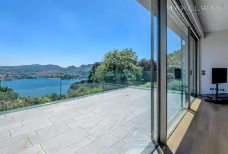 LUXURY LAKE VIEW
