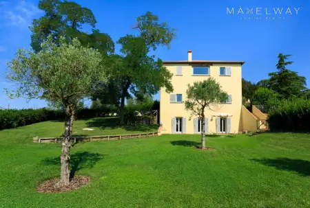 GLAM COUNTRY HOUSE IN CORTONA