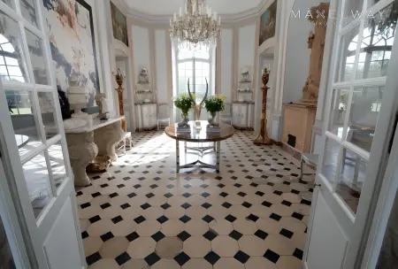 CHATEAU NEAR PARIS